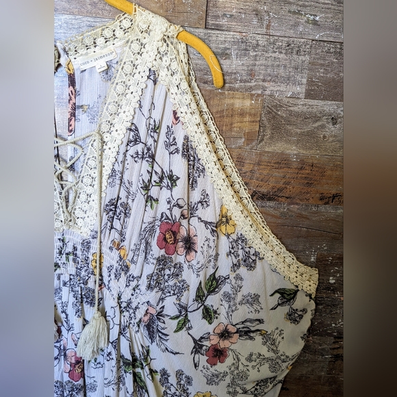 Coco & Jaimeson Floral Cold Shoulder W Ties And Crochet Trim - Picture 7 of 16